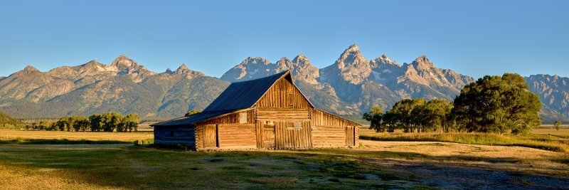 TA Moulton Barn & Teton Mountains